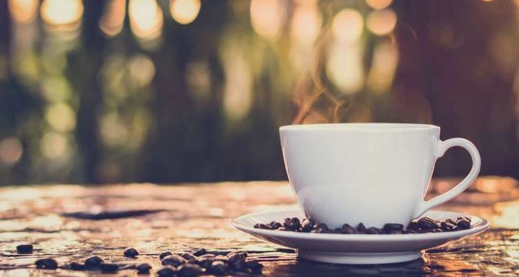 Θες να πιεις καφέ στο γραφείο; Πάρε κούπα από το σπίτι λένε οι επιστήμονες